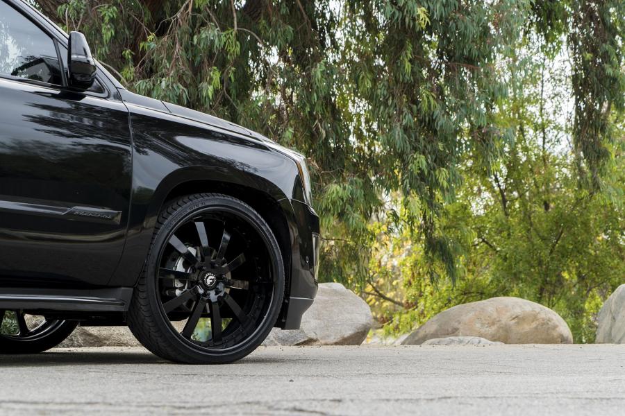Детали экстерьера Cadillac Escalade on Forgiato Wheels (Concavo) 2017 года  (фото 5 из 7)